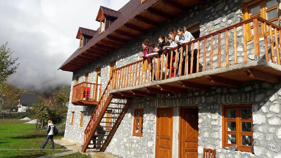 فندق Bujtina Berishta ثيث المظهر الخارجي الصورة