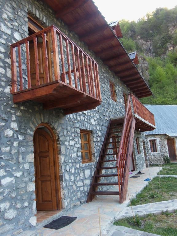 فندق Bujtina Berishta ثيث المظهر الخارجي الصورة