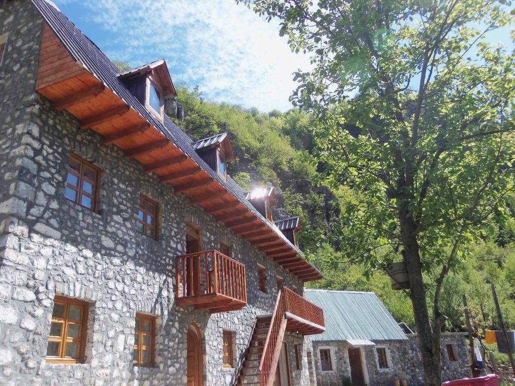 فندق Bujtina Berishta ثيث المظهر الخارجي الصورة