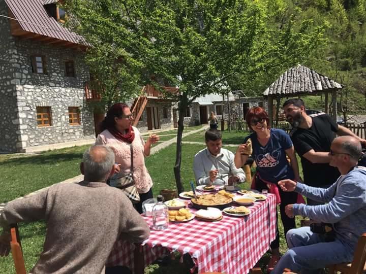 فندق Bujtina Berishta ثيث المظهر الخارجي الصورة
