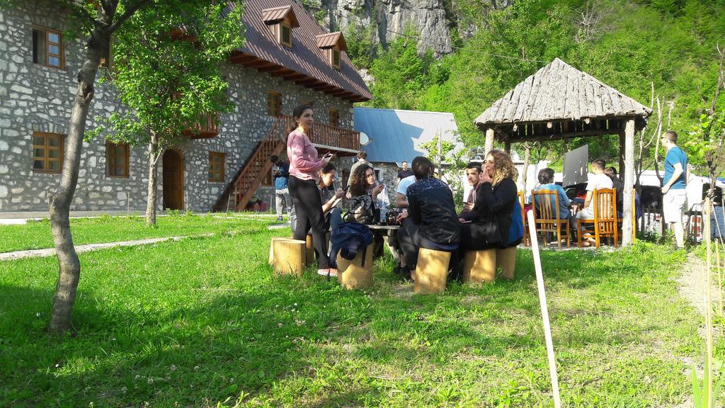 فندق Bujtina Berishta ثيث المظهر الخارجي الصورة