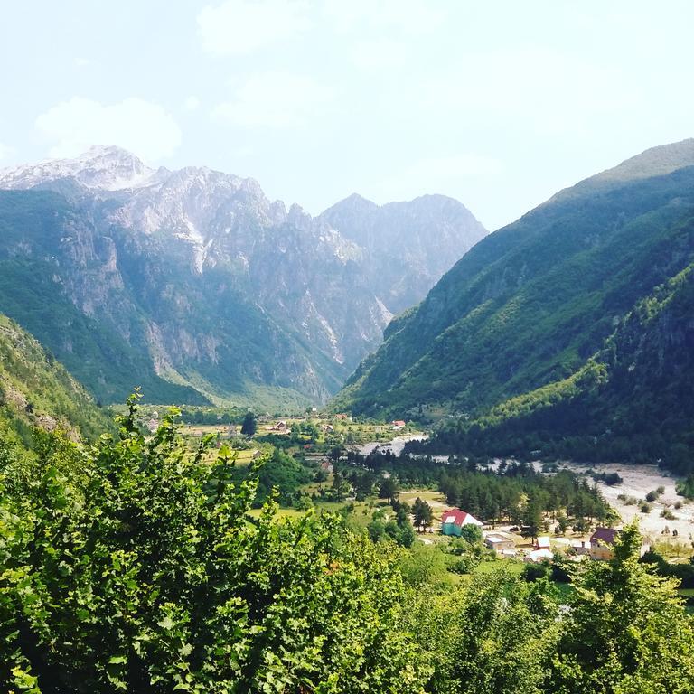 فندق Bujtina Berishta ثيث المظهر الخارجي الصورة
