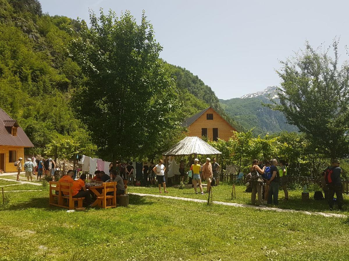 فندق Bujtina Berishta ثيث المظهر الخارجي الصورة